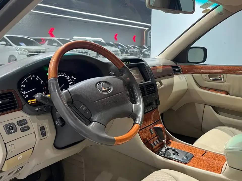 Lexus LS