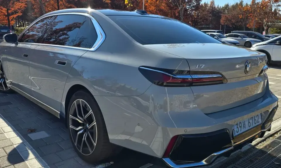 BMW i7