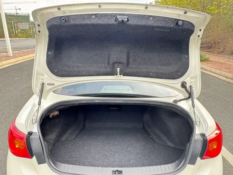Infiniti Q50L