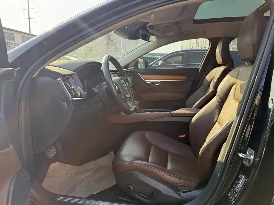 Volvo S90
