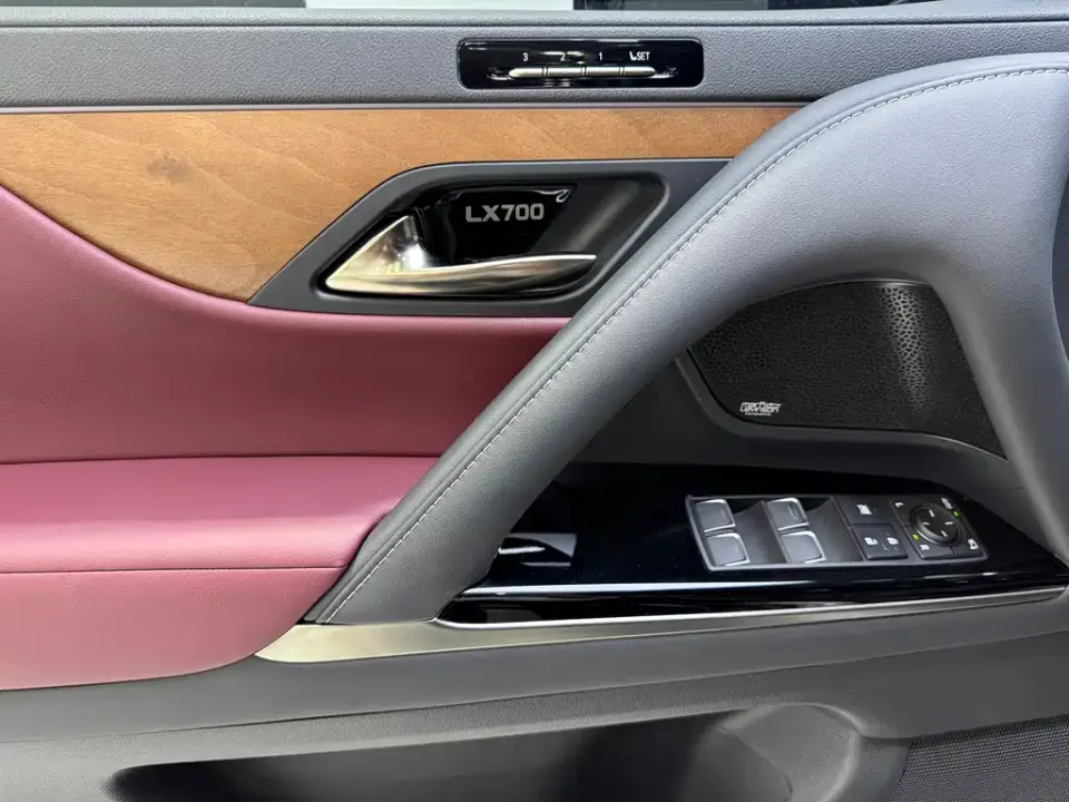 Lexus LX