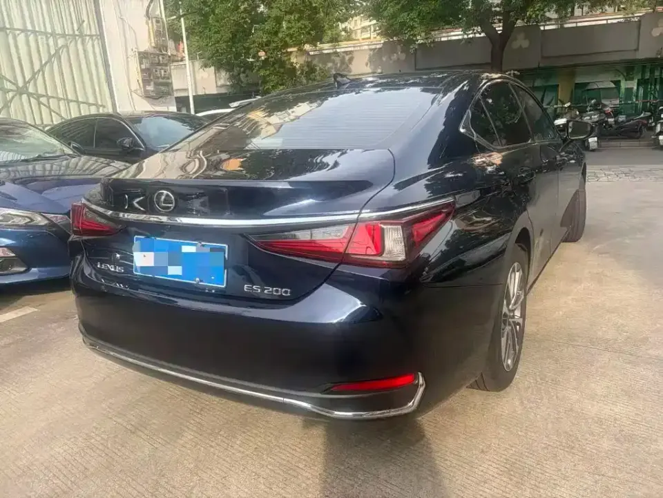 Lexus ES