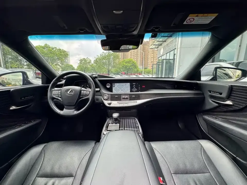 Lexus LS