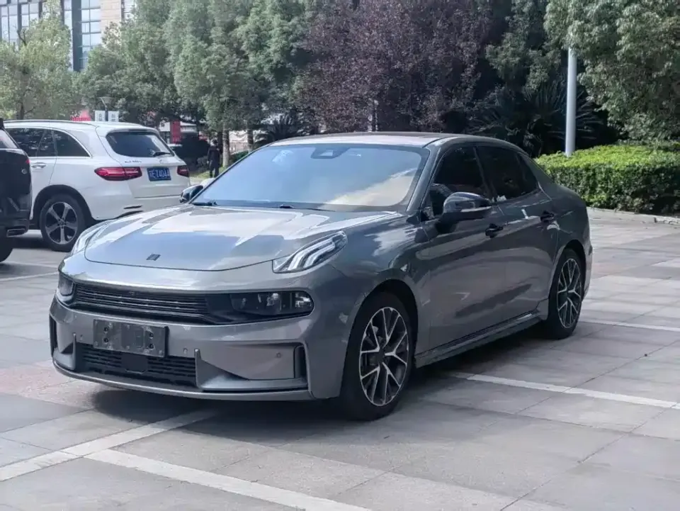 Lynk & Co 03