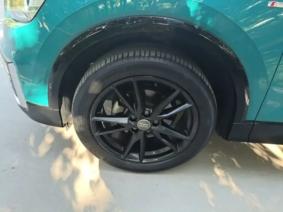 Audi Q2L