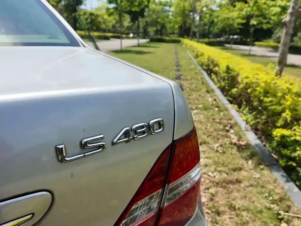 Lexus LS