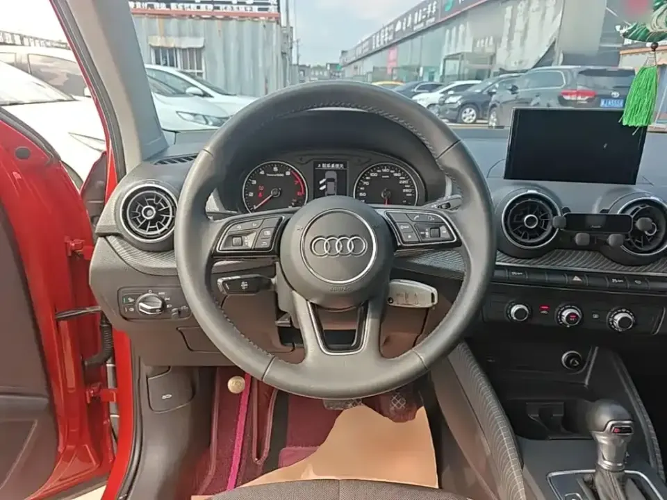 Audi Q2L