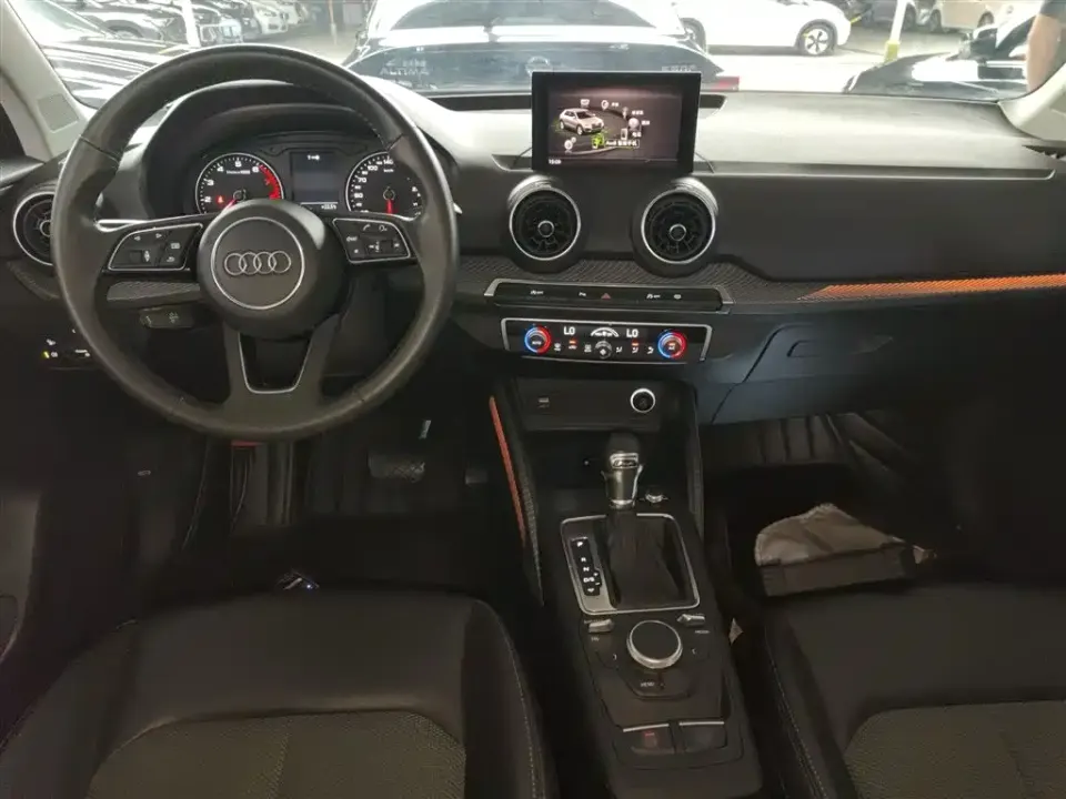 Audi Q2L