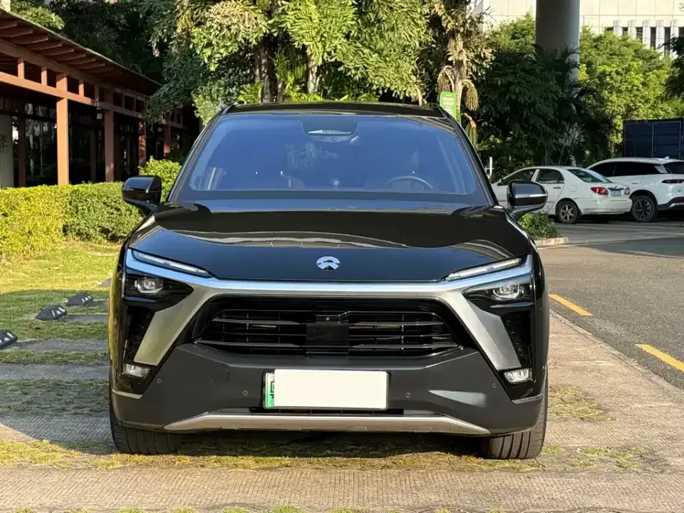 Nio ES8