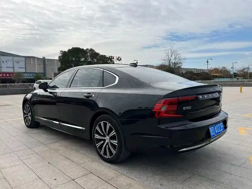 Volvo S90