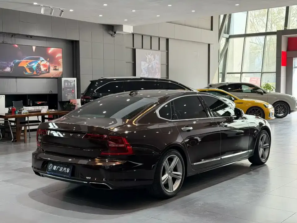 Volvo S90