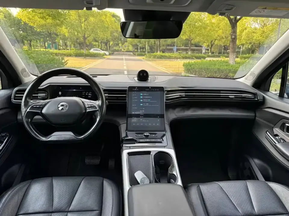 Nio ES8
