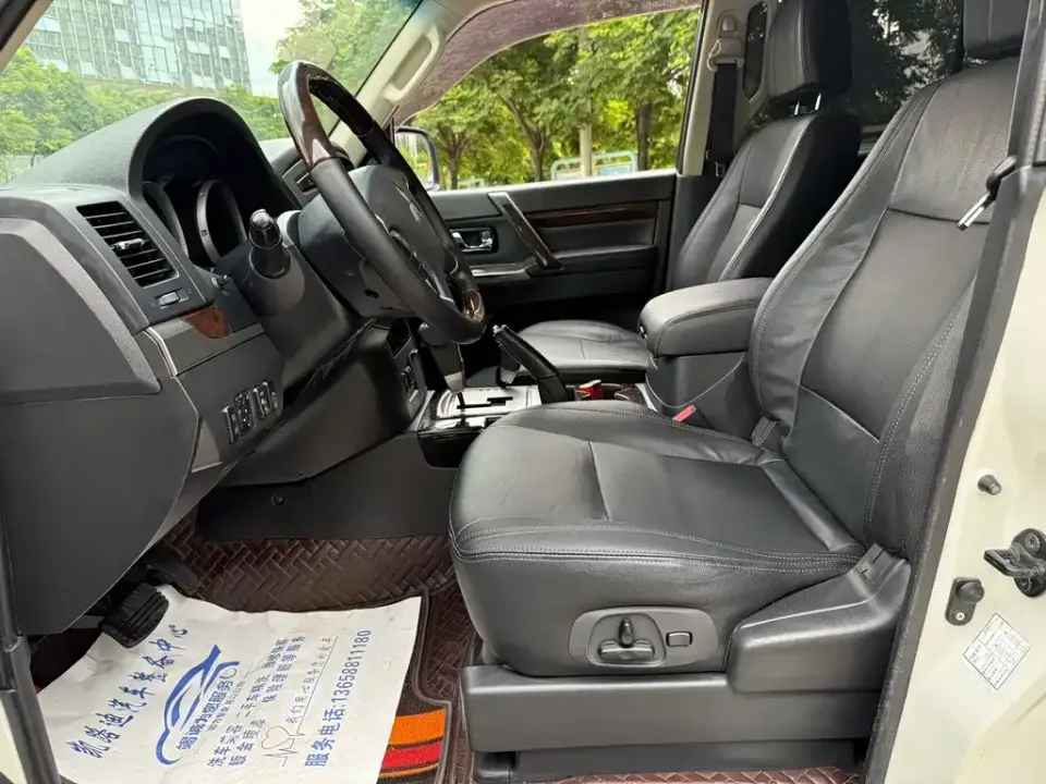 Mitsubishi Pajero (Import)