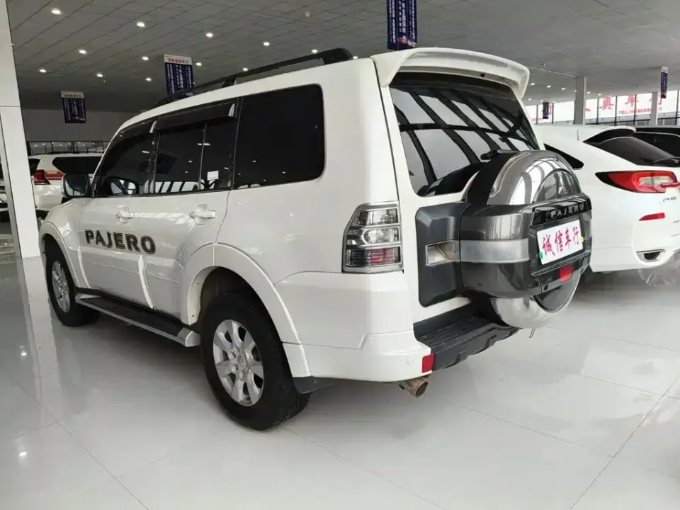 Mitsubishi Pajero (Import)