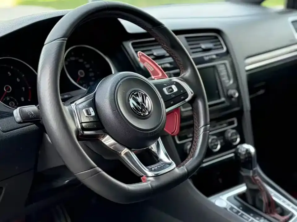 Volkswagen Golf GTI