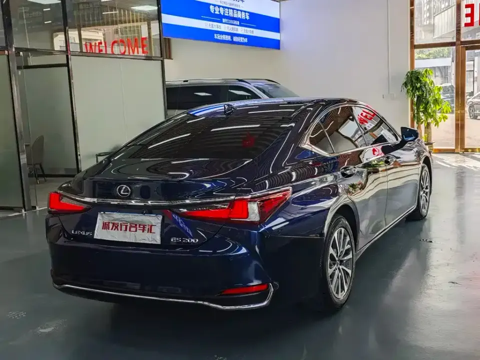 Lexus ES