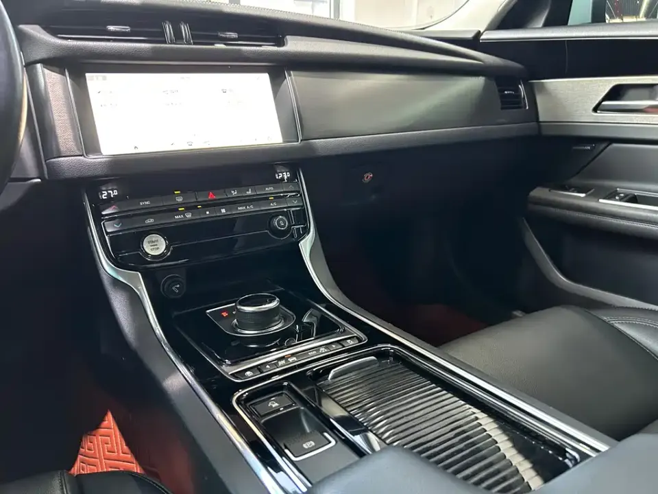 Jaguar XFL