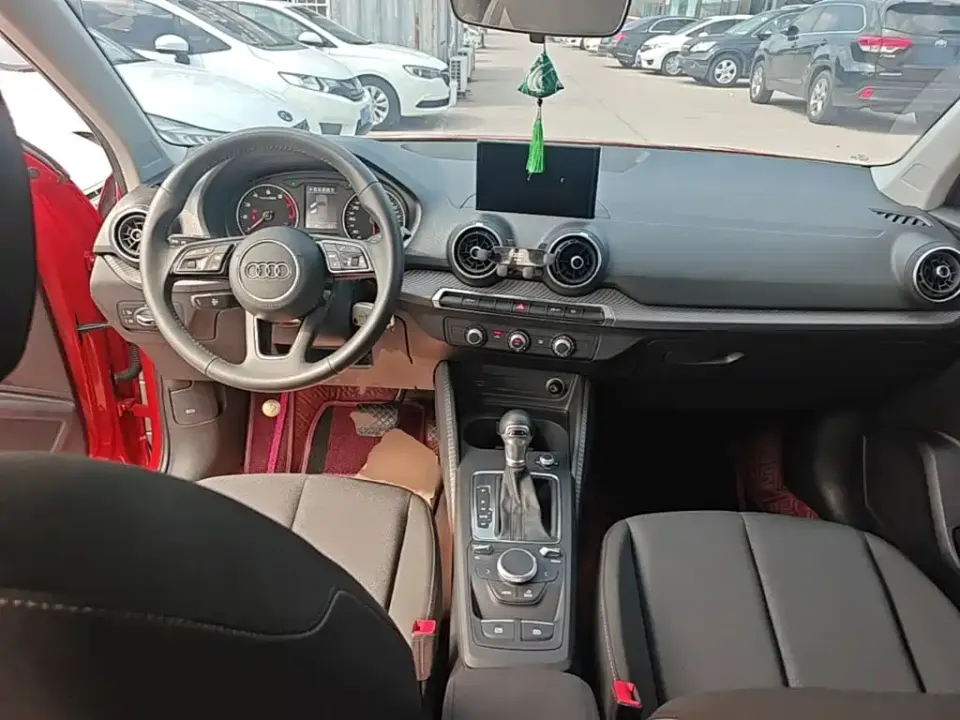 Audi Q2L