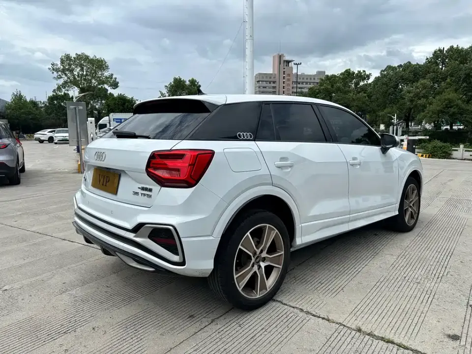 Audi Q2L