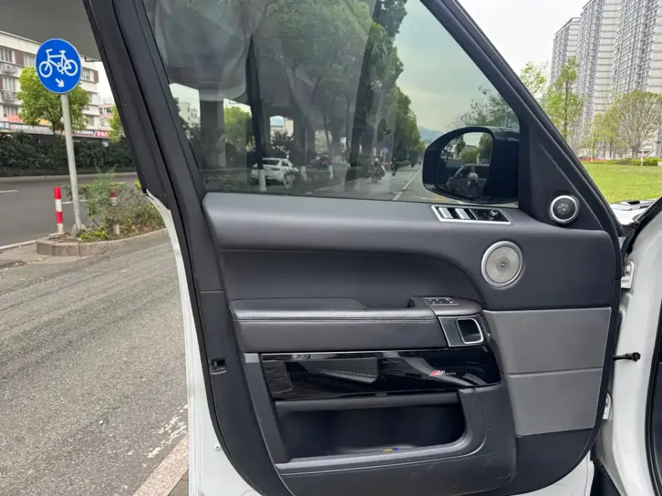 Land Rover Sport