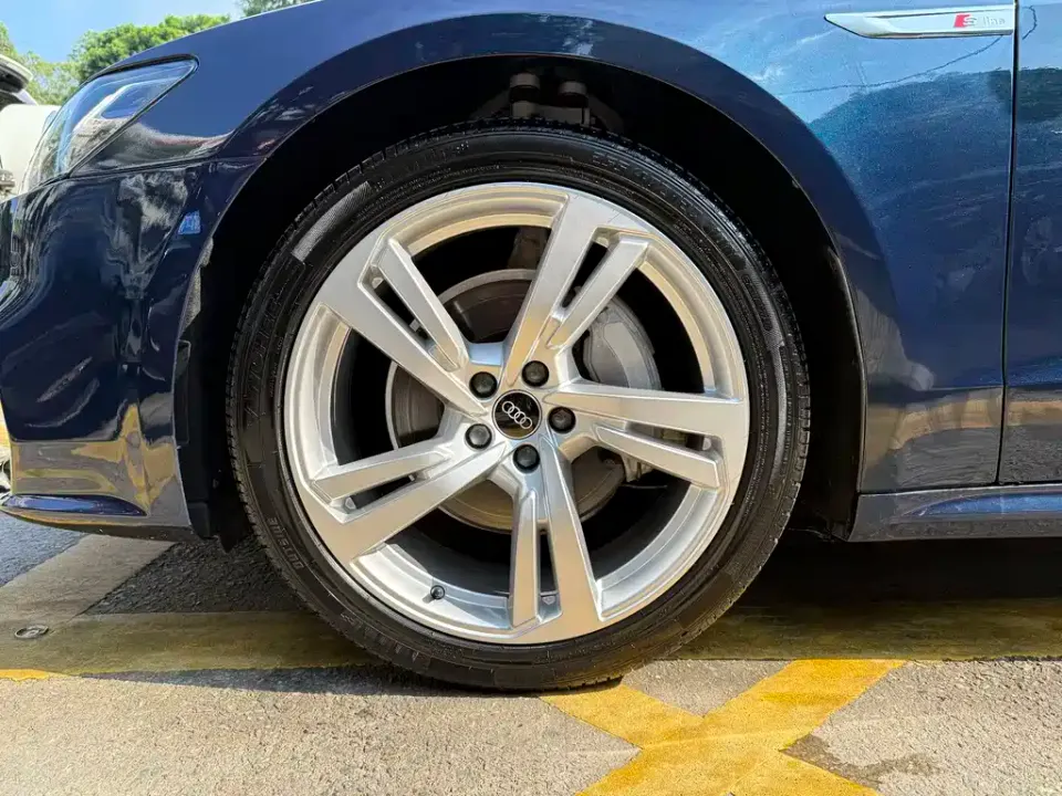 Audi A7L