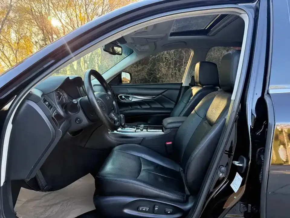 Infiniti M