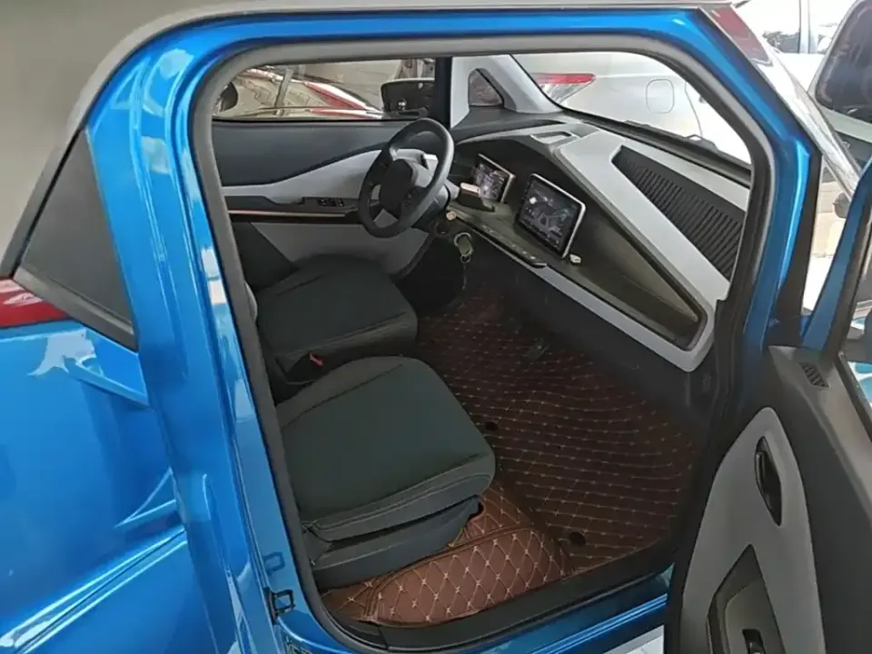 Baojun E200