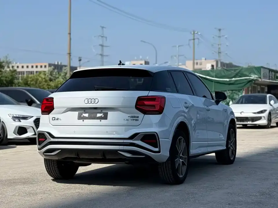 Audi Q2L