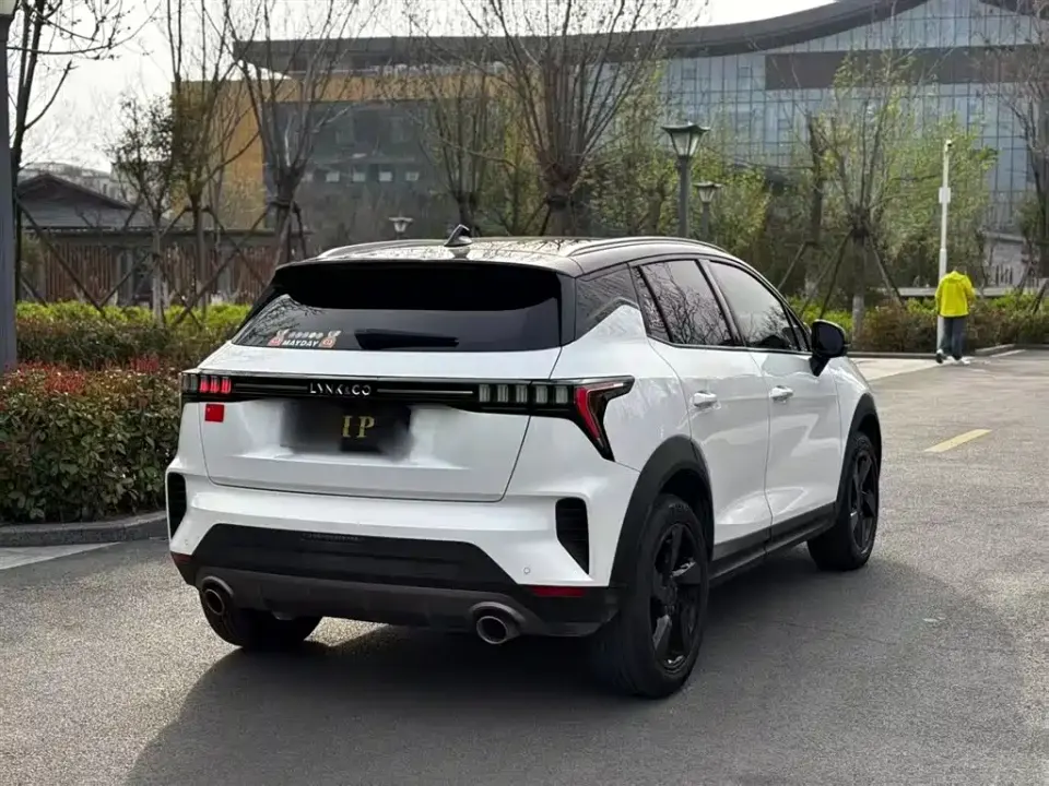 Lynk & Co 06
