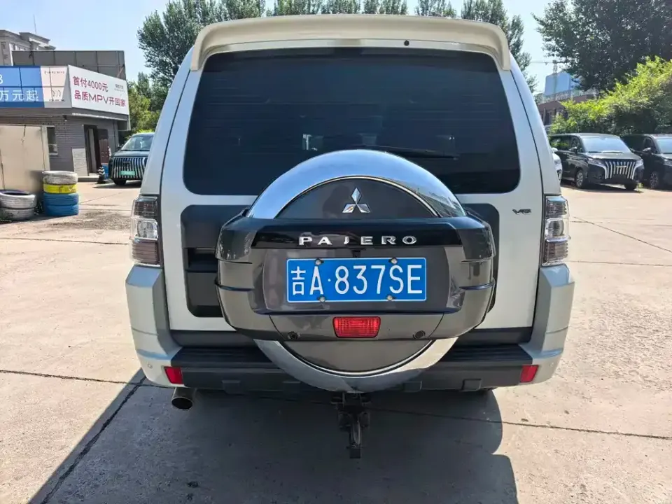 Mitsubishi Pajero (Import)