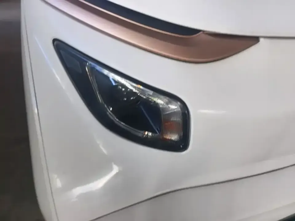 Baojun E200