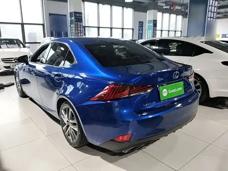 Lexus IS
