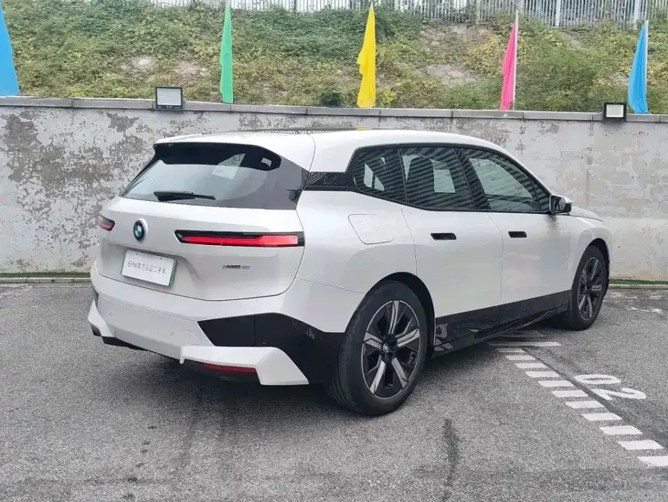 BMW iX