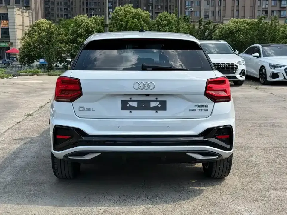 Audi Q2L