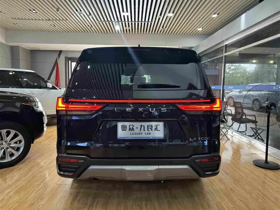 Lexus LX