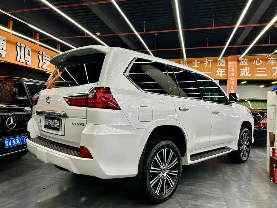 Lexus LX