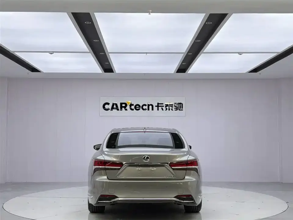 Lexus LS