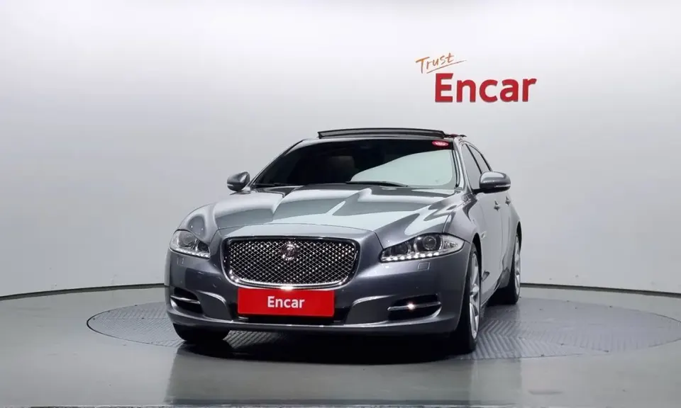 Jaguar XJ