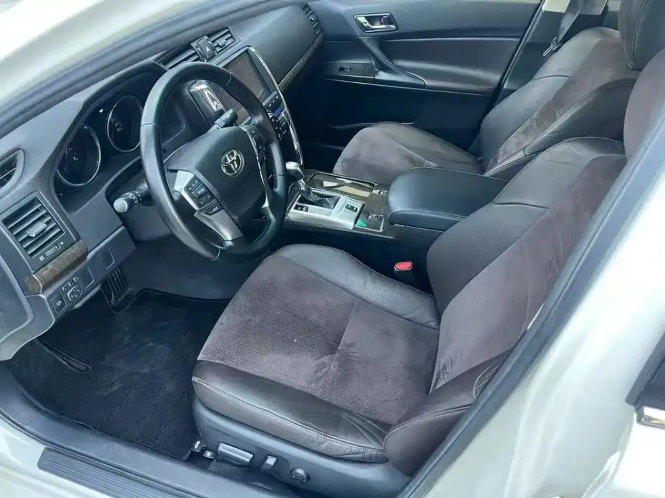 Toyota Reiz