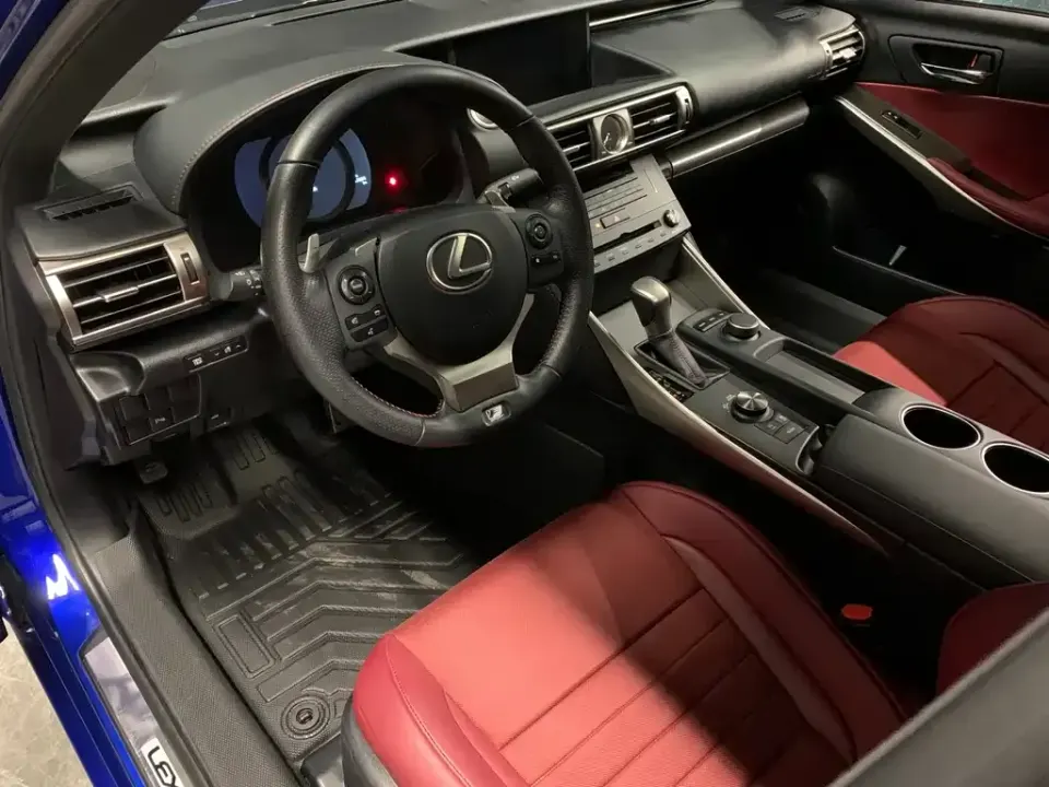 Lexus IS