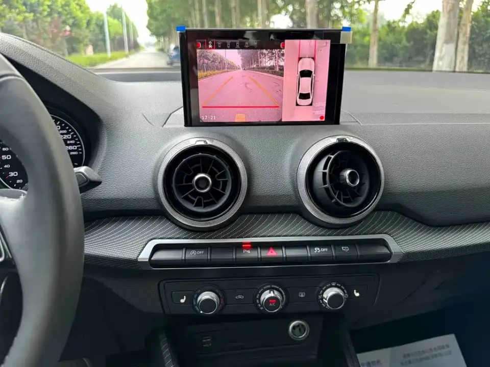 Audi Q2L