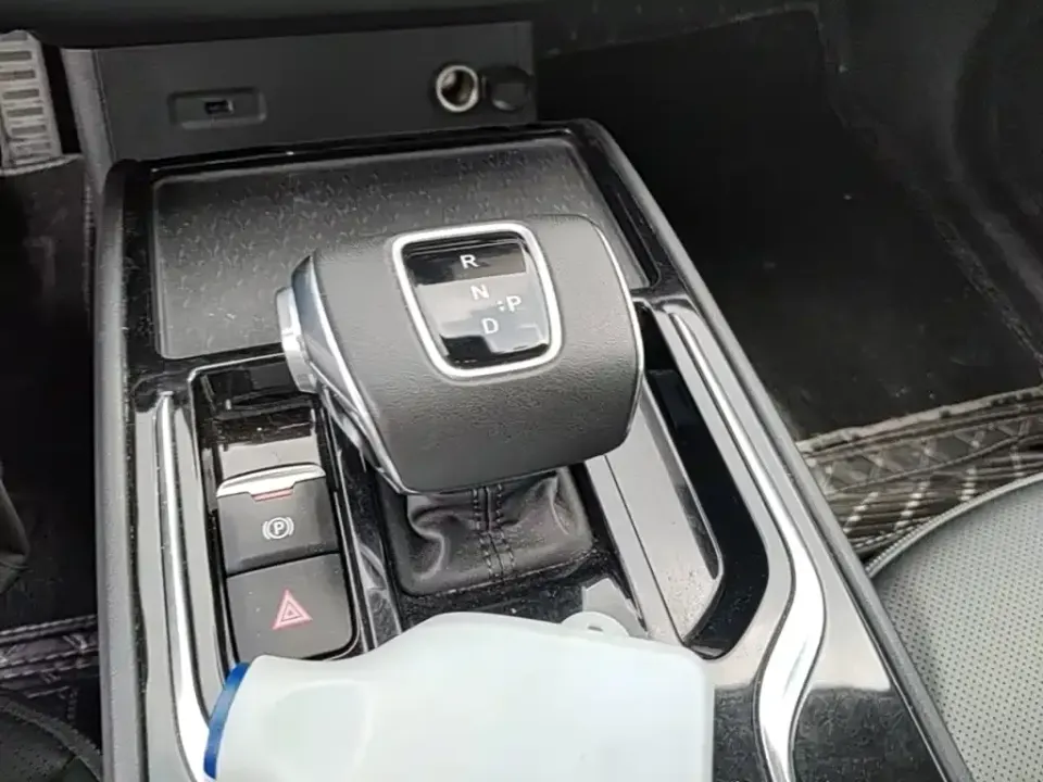 Hongqi Hongqi E-QM5
