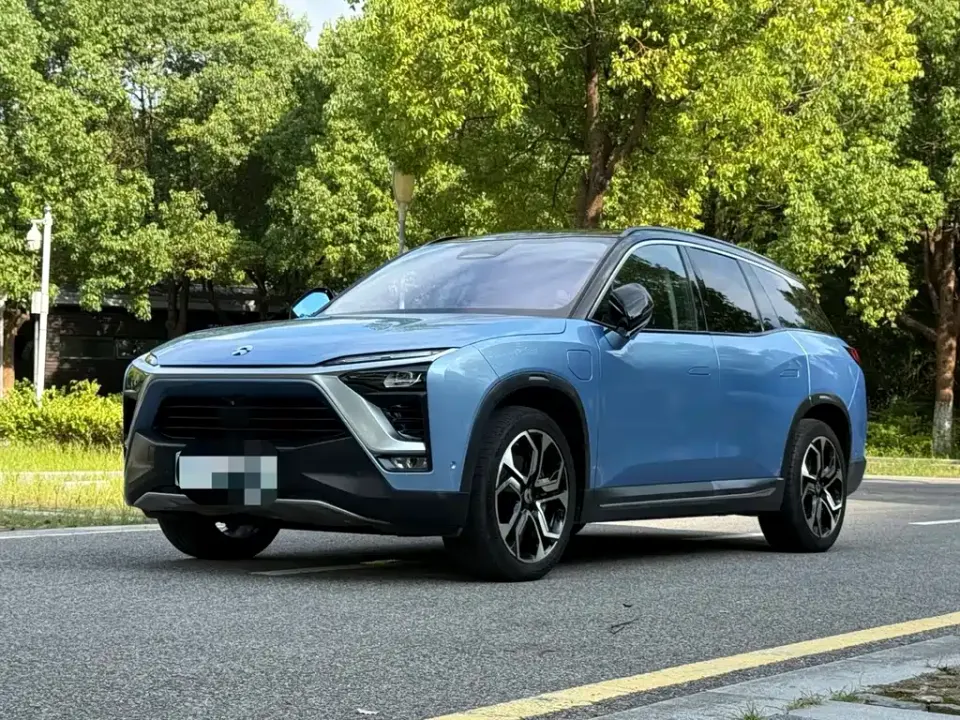 Nio ES8