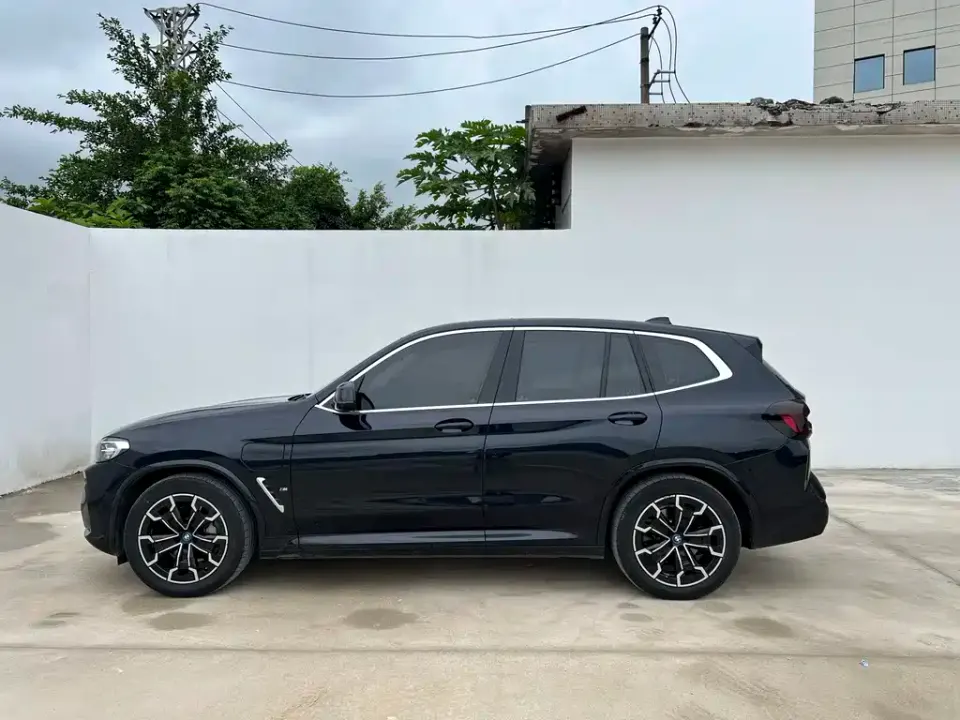 BMW iX3
