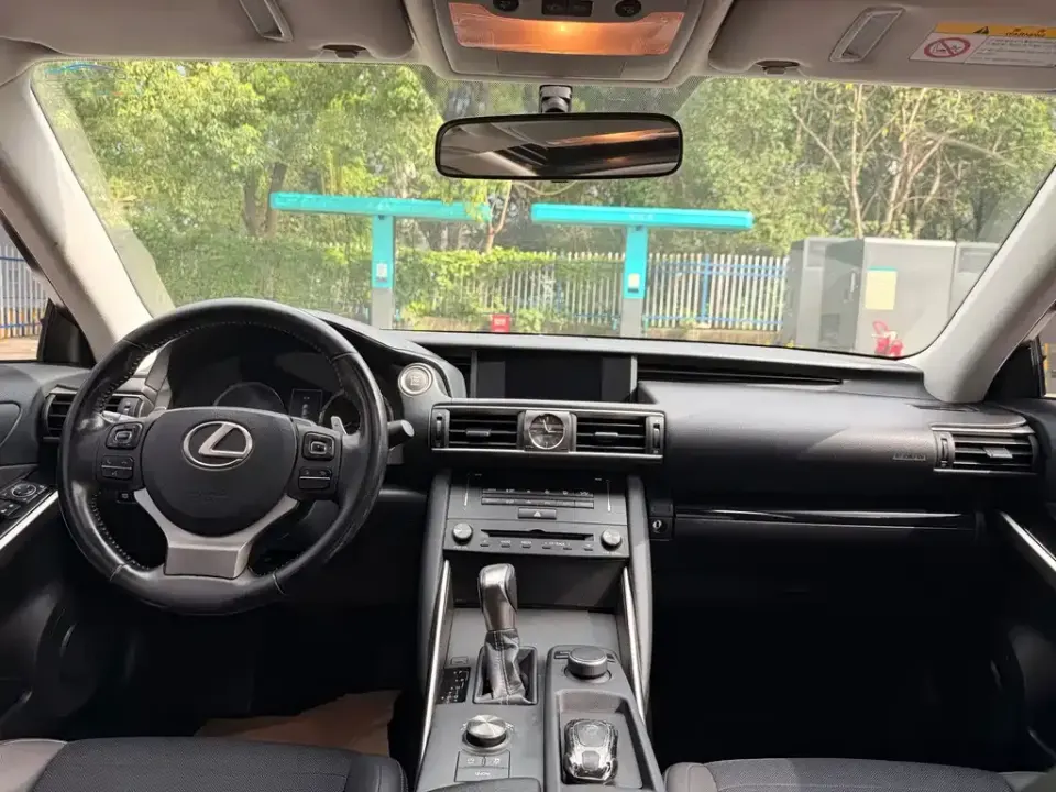 Lexus IS
