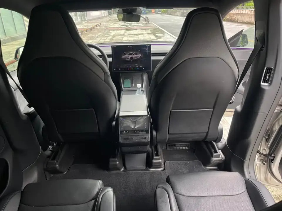 Tesla Model Y L