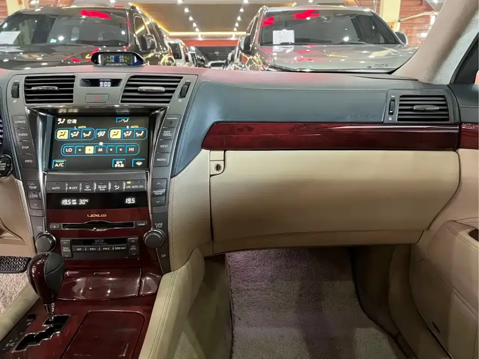Lexus LS