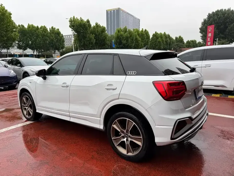Audi Q2L