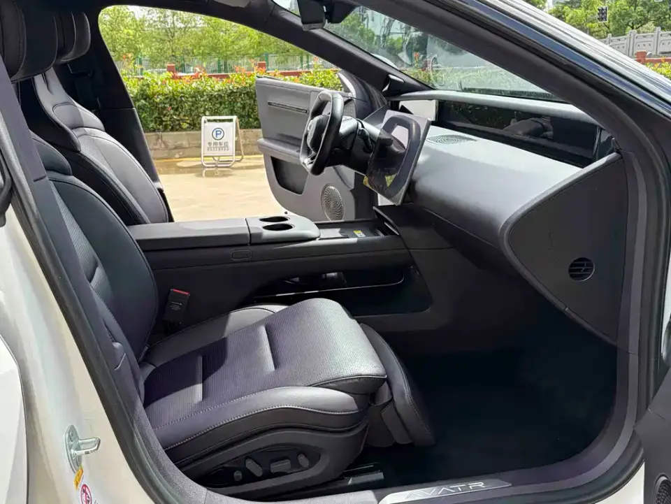 Avatr Avatr 06