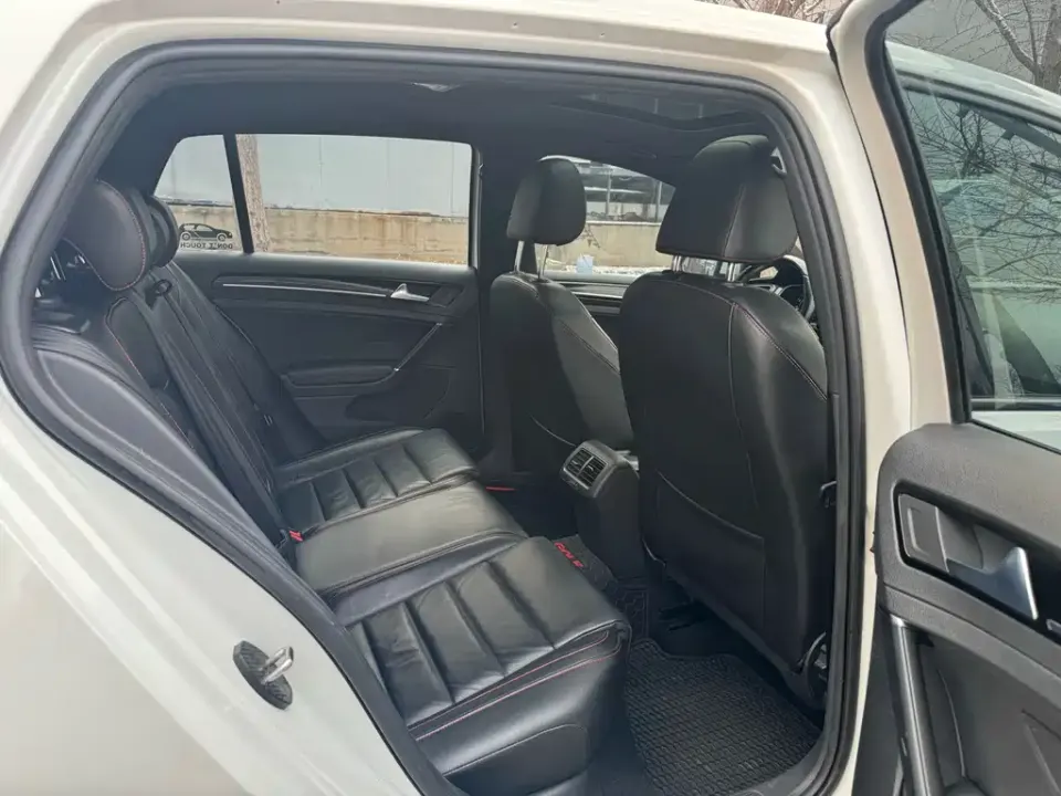 Volkswagen Golf GTI